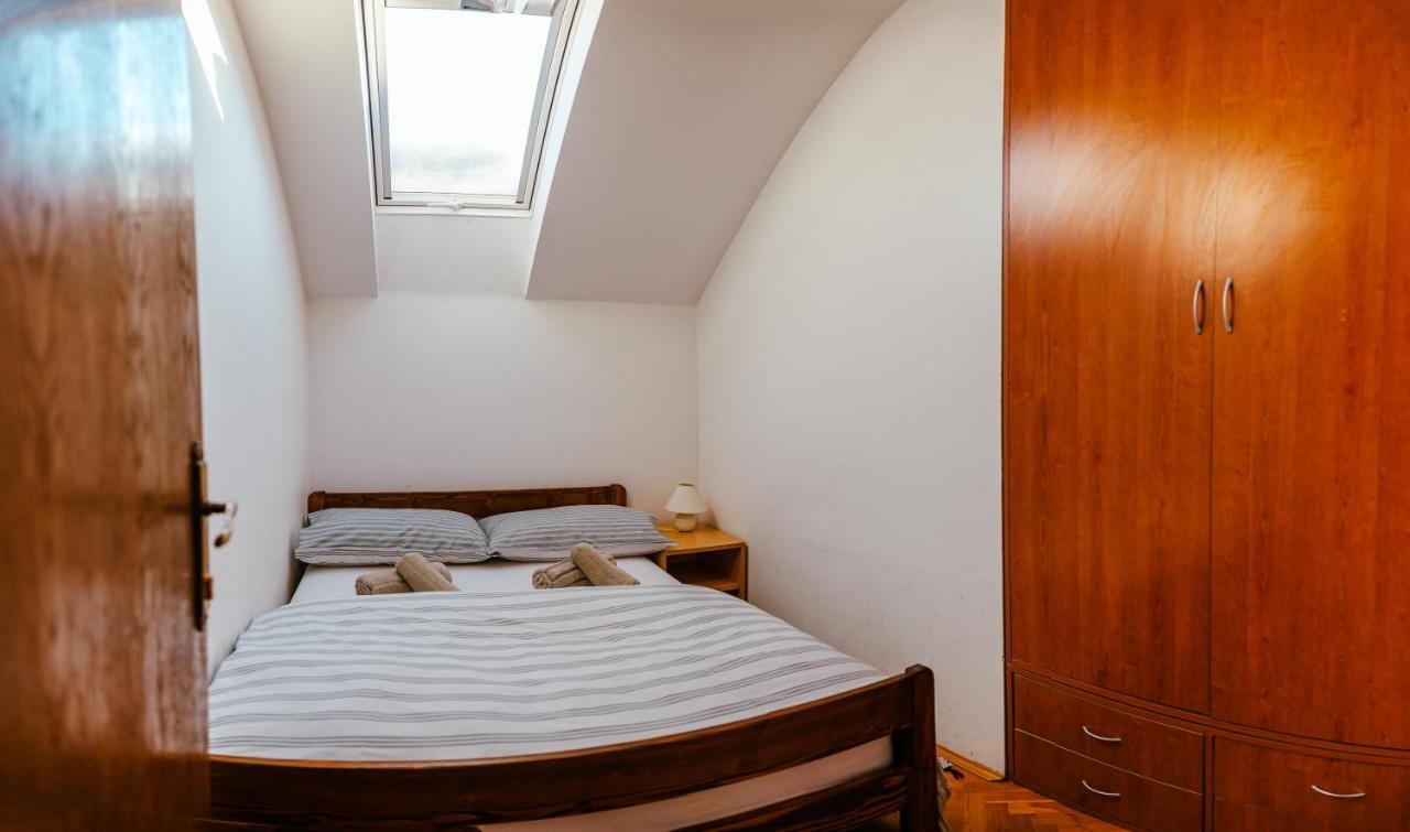 Lika Story Apartment Josipdol Luaran gambar