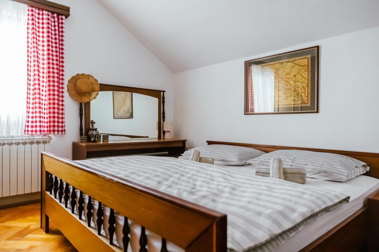 Lika Story Apartment Josipdol Luaran gambar